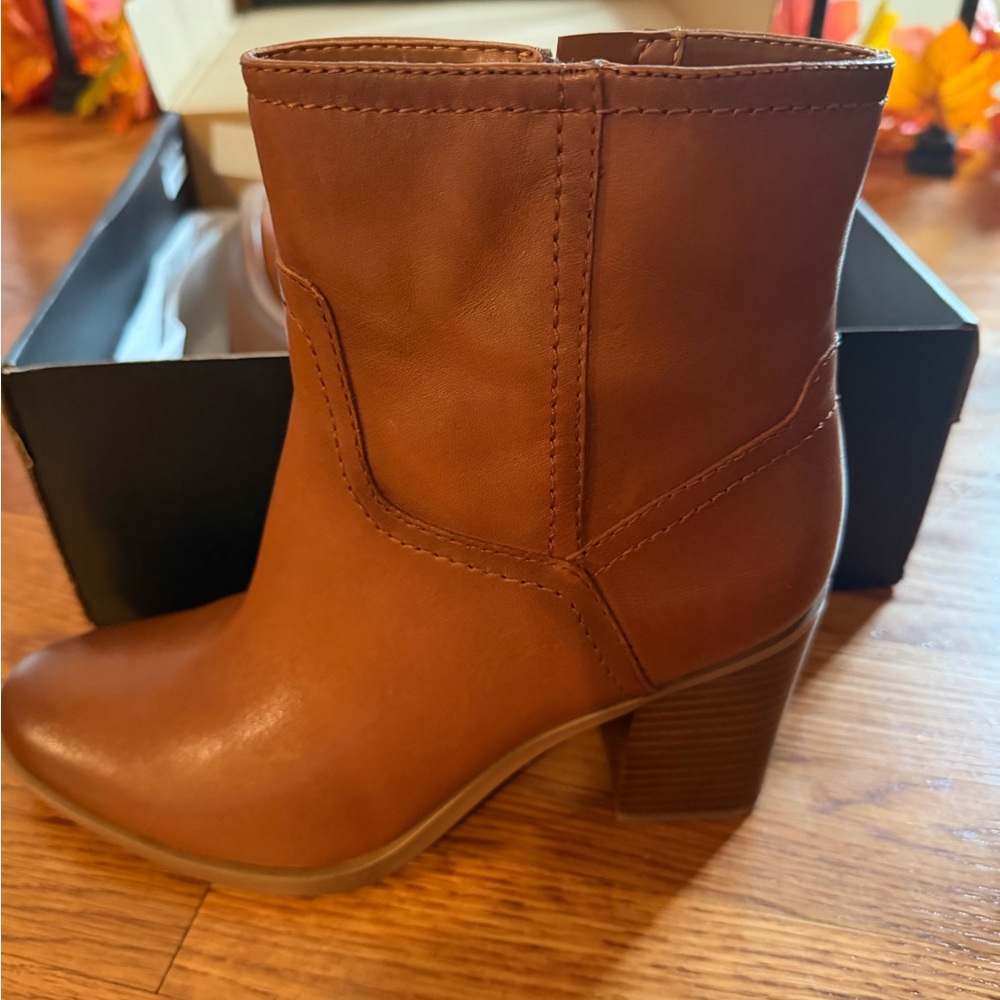 Naturalizer Tan Ankle Boots